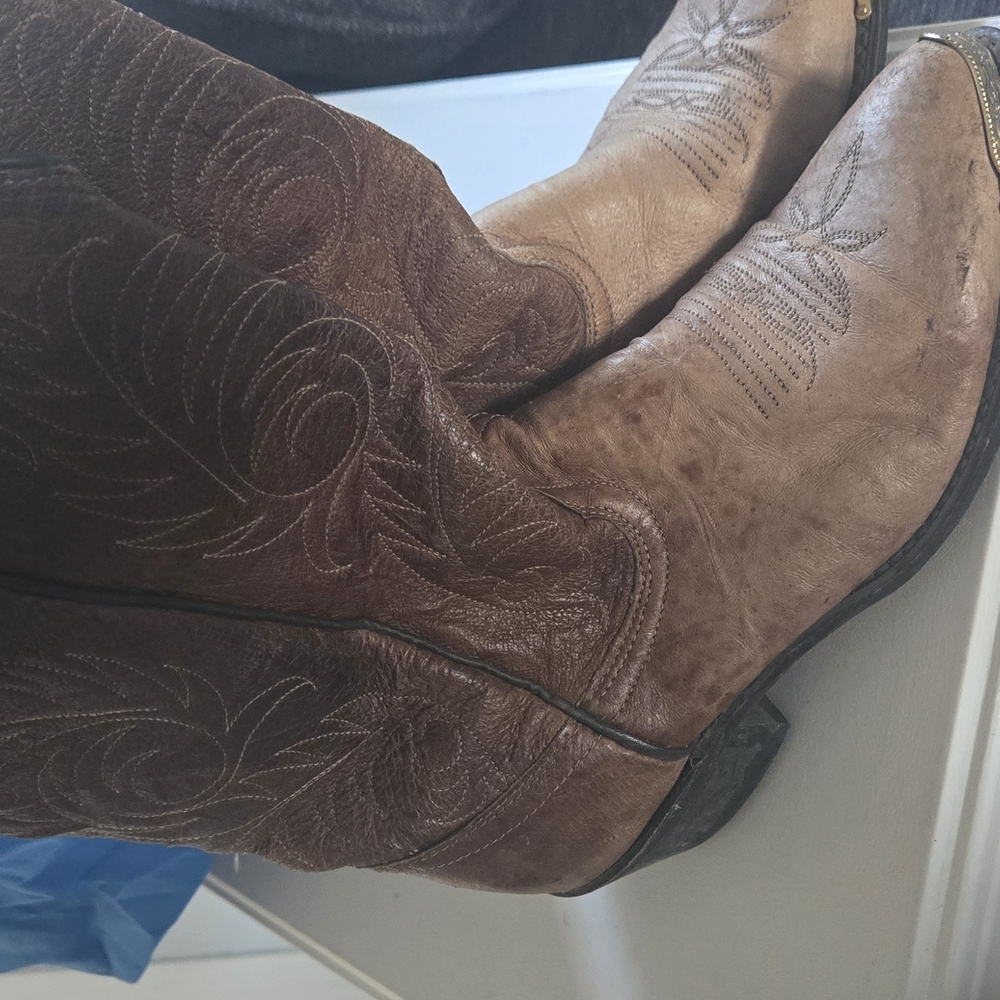 Stylish Brown Western Boots - Picture 3 of 4